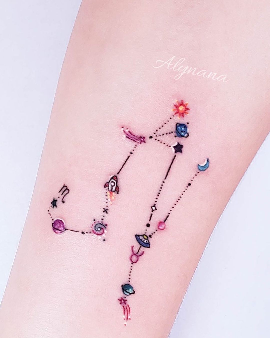 Tatuaje Signo del Zodíaco Escorpio y Tauro para parejas por Alynana