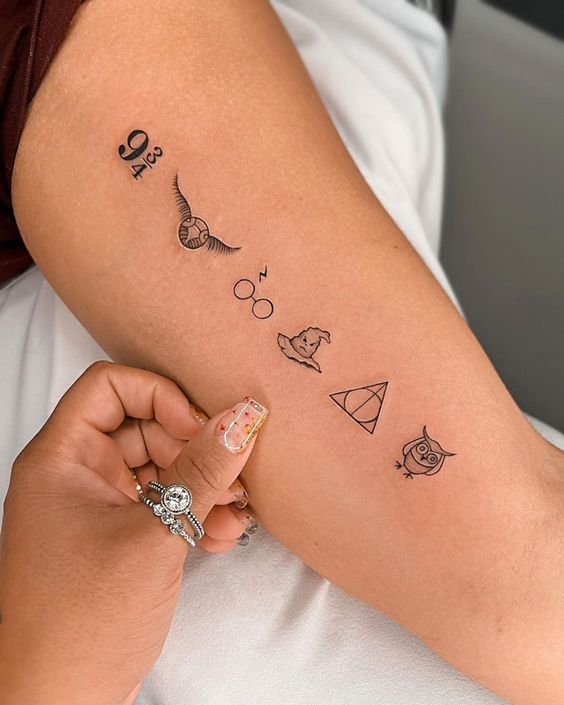 Tatuaje Iconos Simbólicos de Harry Potter Tatuajes para Mujeres